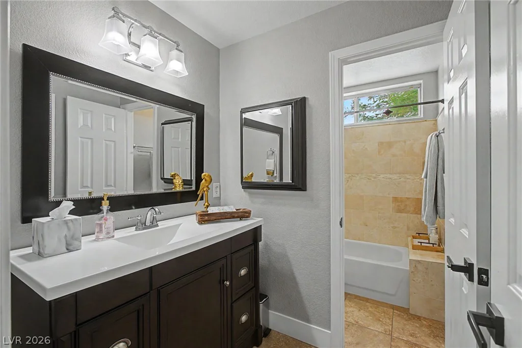 8624 Desert Bird, Las Vegas, NV 89145