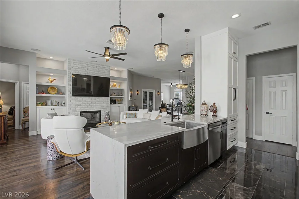 8624 Desert Bird, Las Vegas, NV 89145