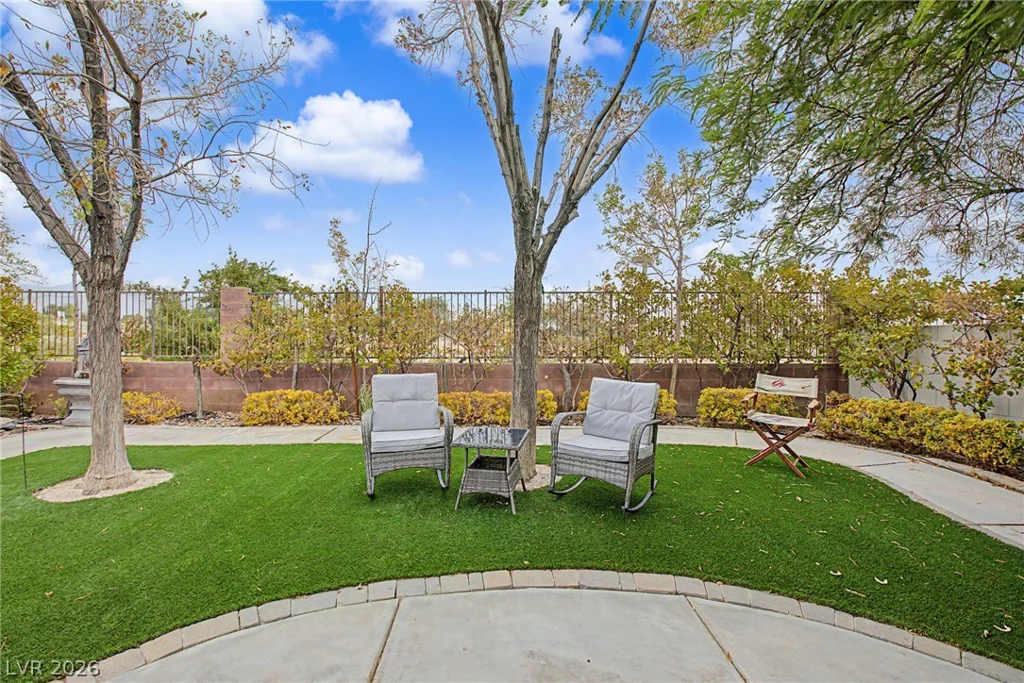 8624 Desert Bird, Las Vegas, NV 89145