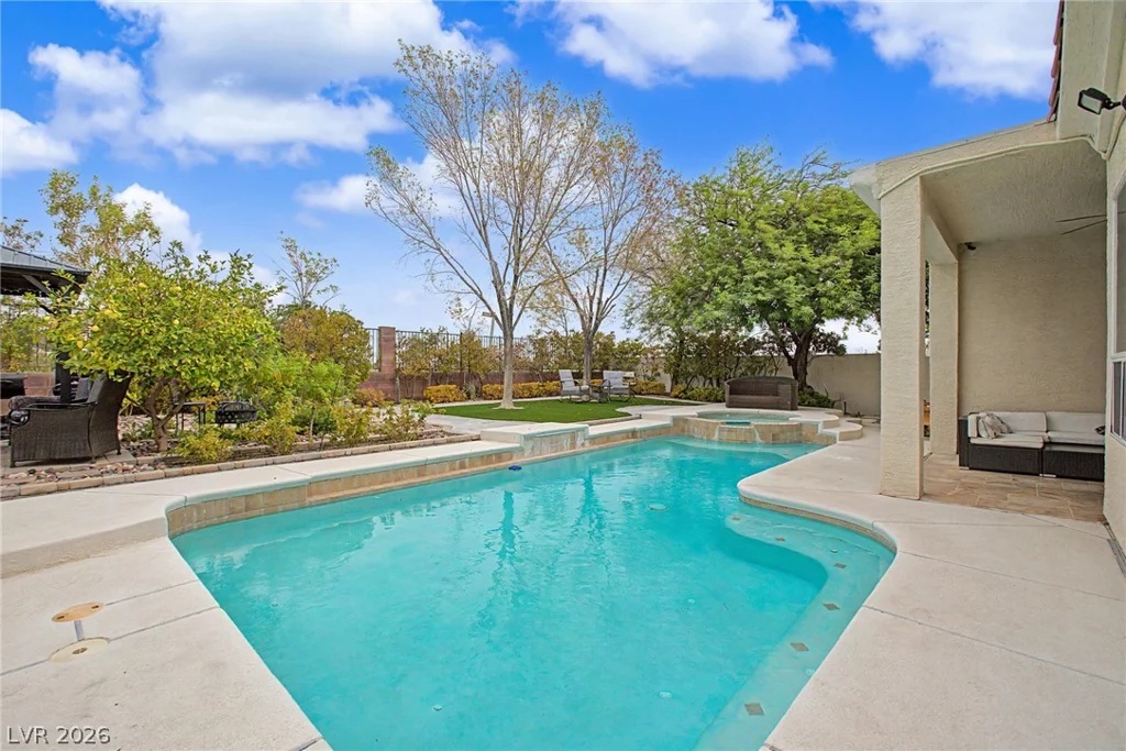 8624 Desert Bird, Las Vegas, NV 89145