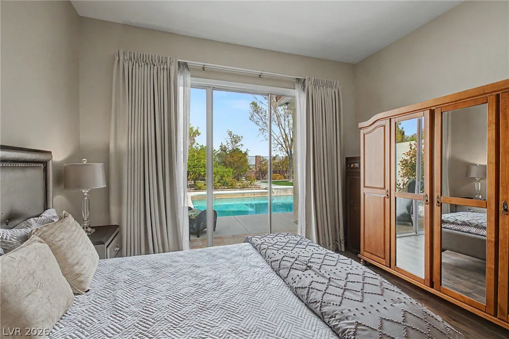 8624 Desert Bird, Las Vegas, NV 89145