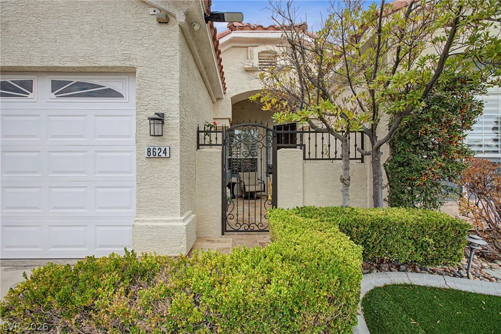 8624 Desert Bird, Las Vegas, NV 89145