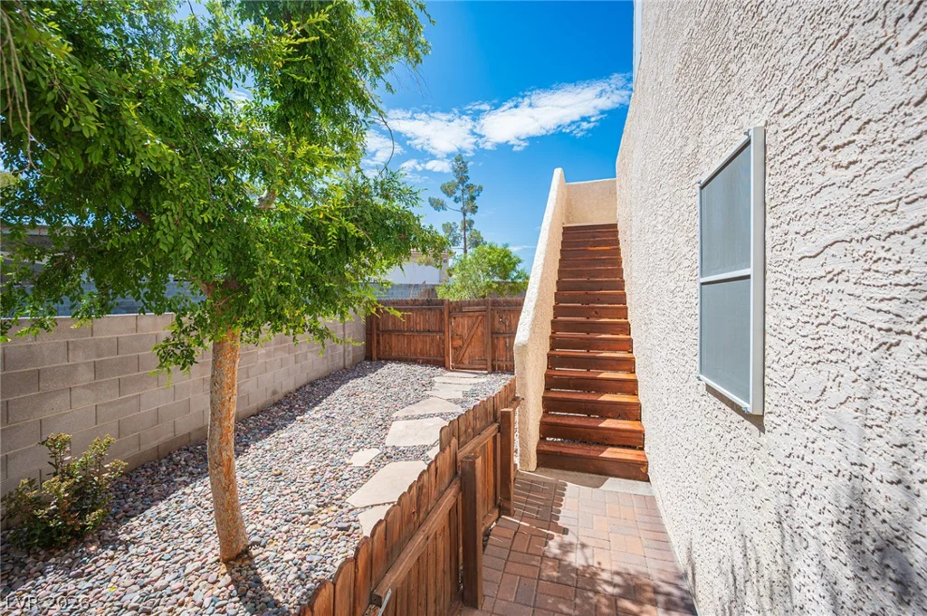 7845 Mission Point, Las Vegas, NV 89149