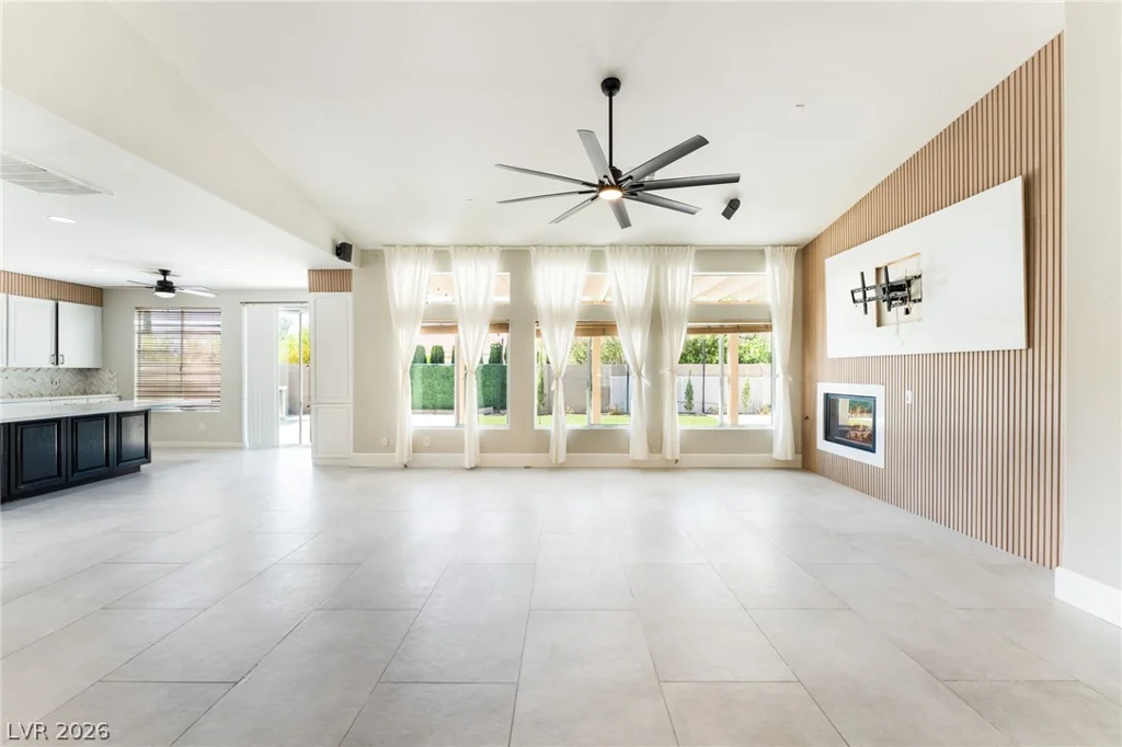 8225 Weeping Springs, Las Vegas, NV 89131