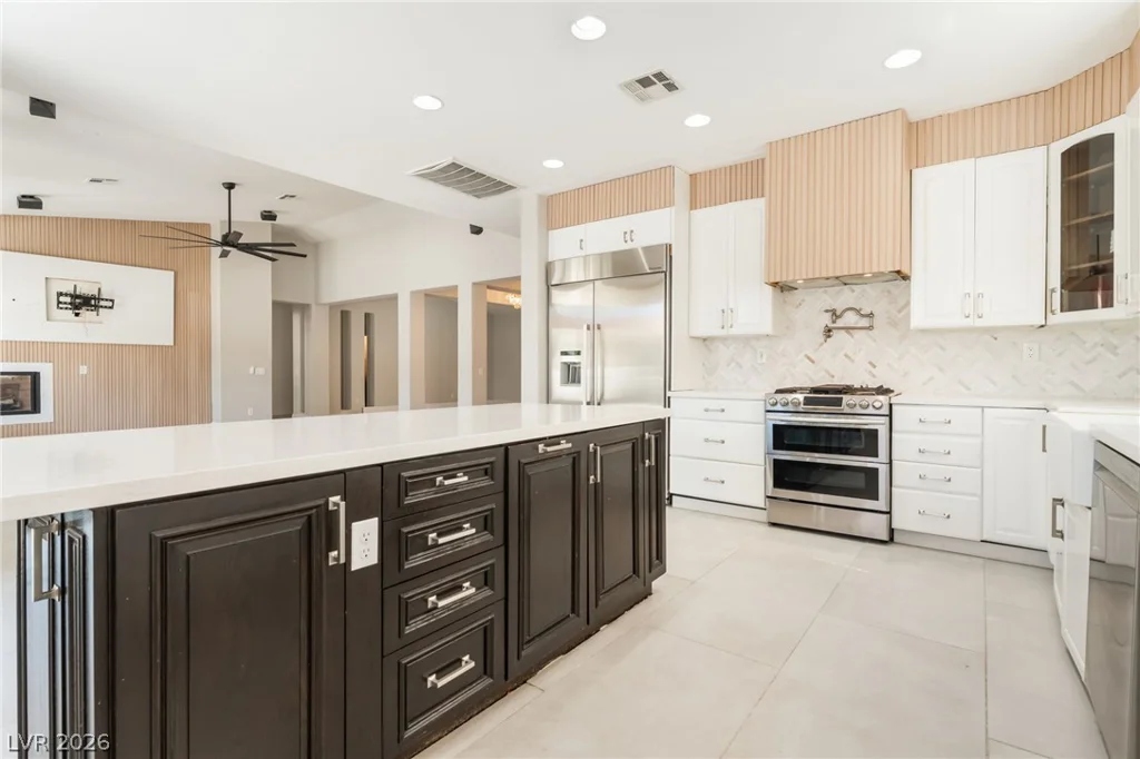 8225 Weeping Springs, Las Vegas, NV 89131