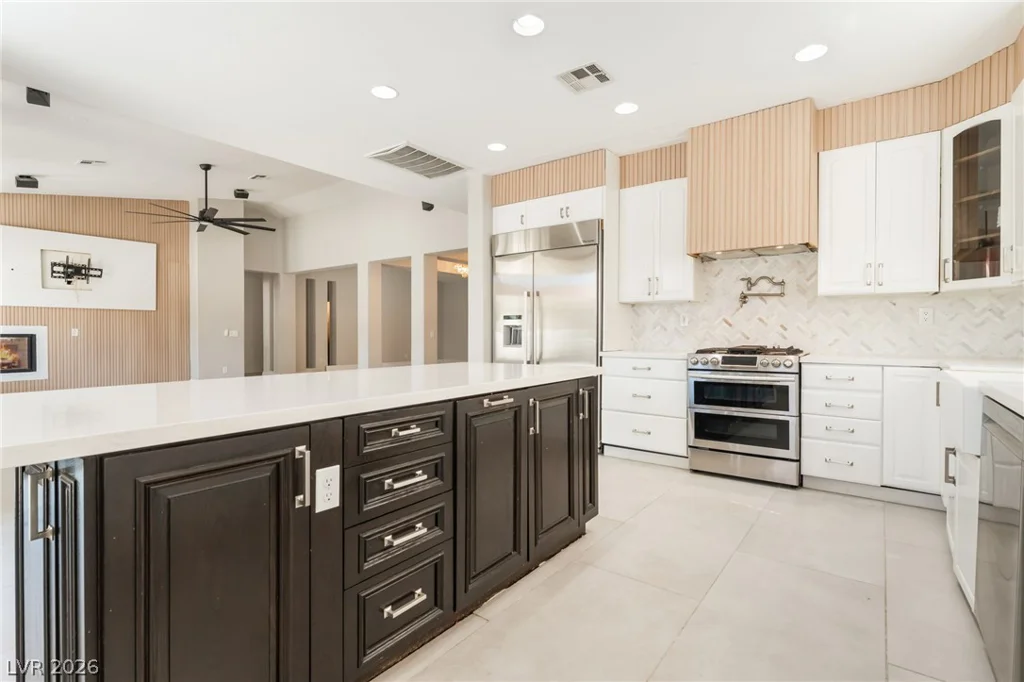 8225 Weeping Springs, Las Vegas, NV 89131