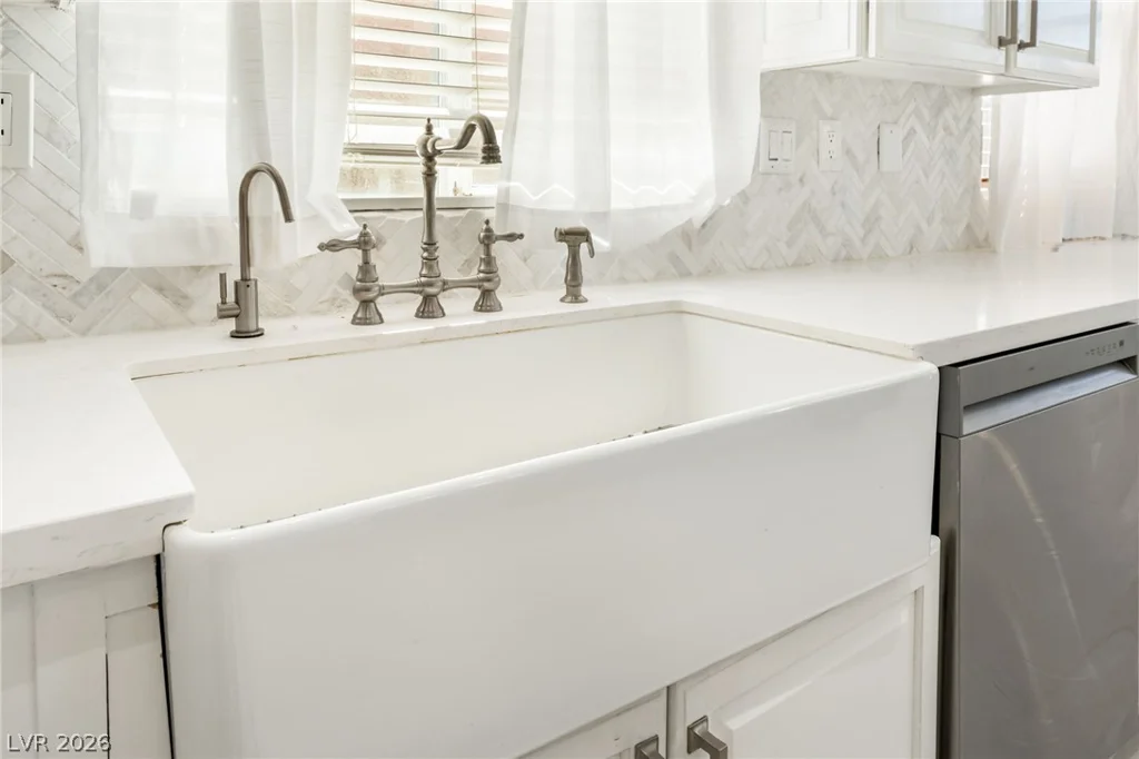 8225 Weeping Springs, Las Vegas, NV 89131