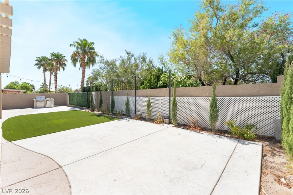 8225 Weeping Springs, Las Vegas, NV 89131