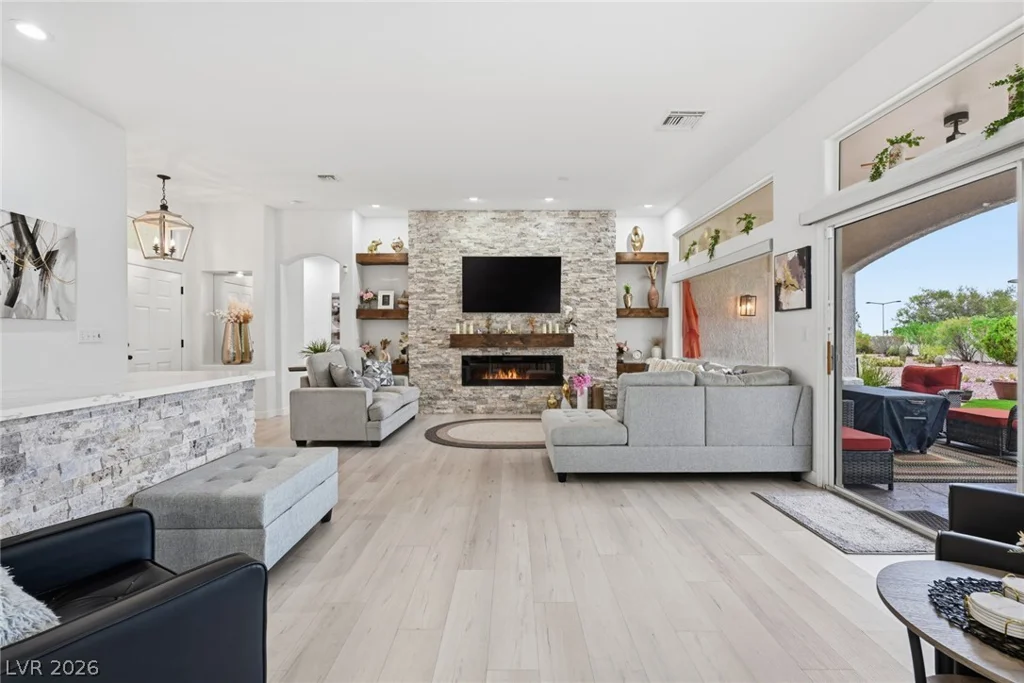 10001 Cresent Creek, Las Vegas, NV 89134