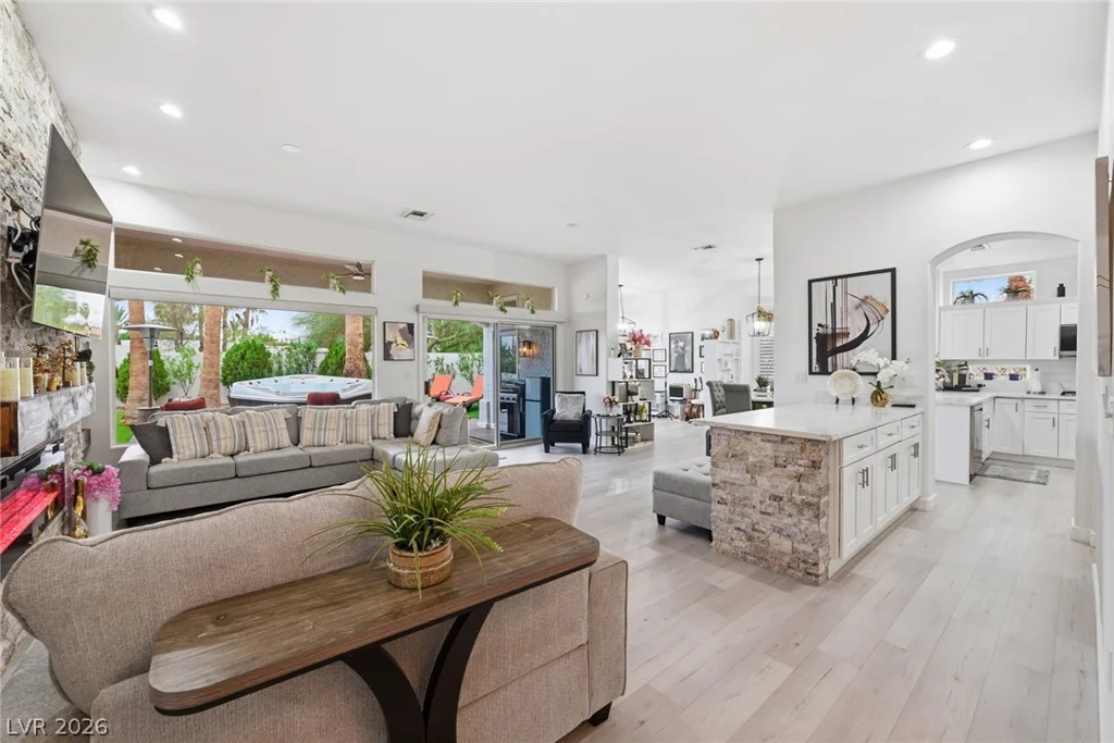 10001 Cresent Creek, Las Vegas, NV 89134