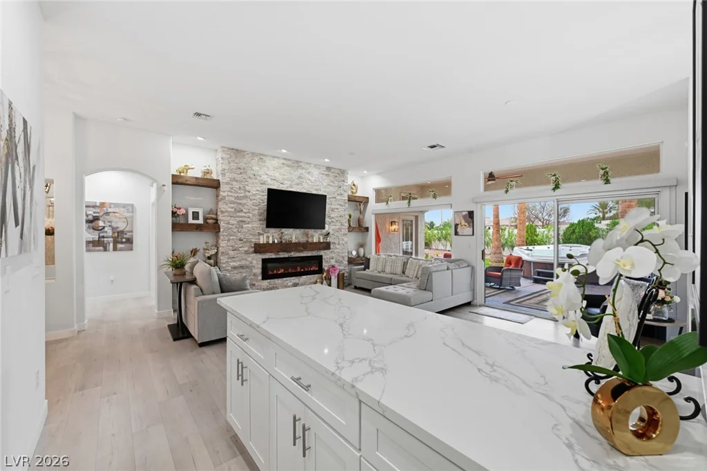10001 Cresent Creek, Las Vegas, NV 89134