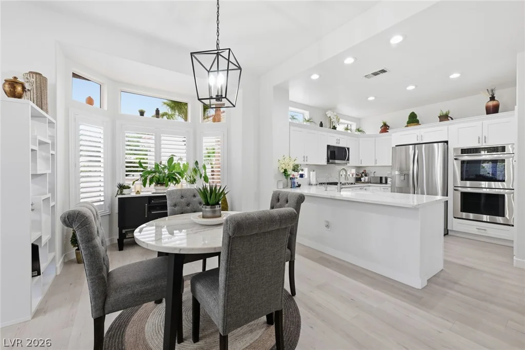 10001 Cresent Creek, Las Vegas, NV 89134