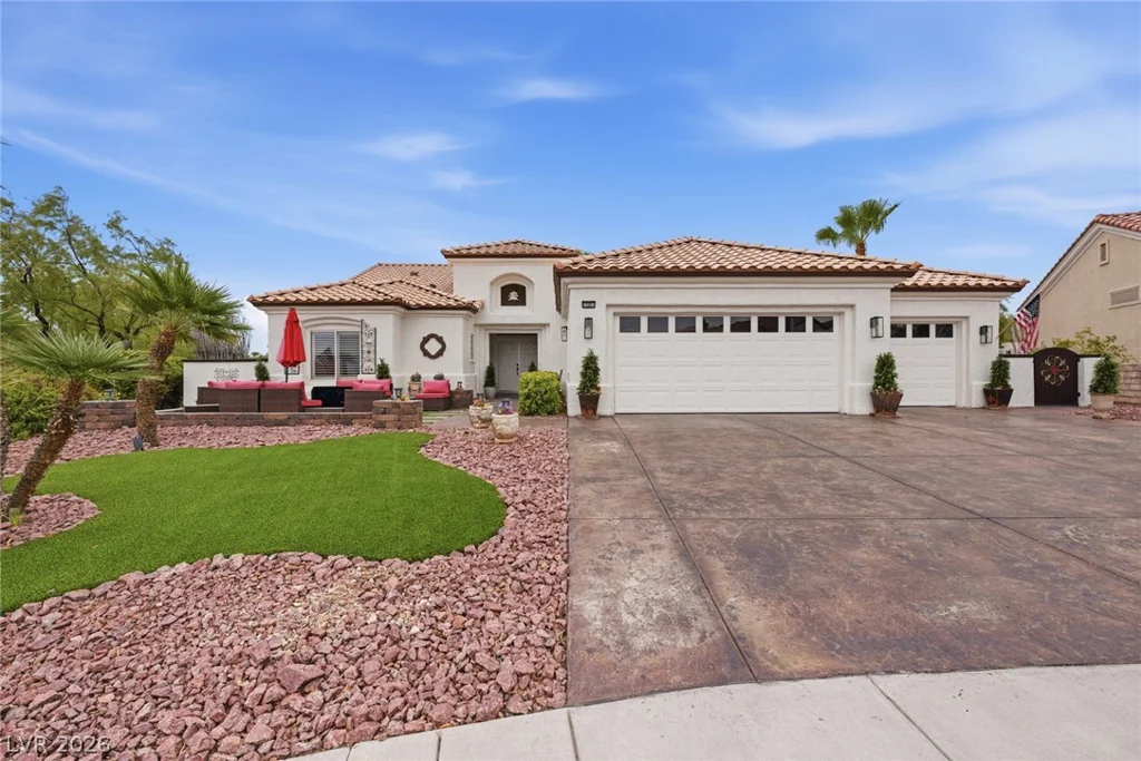 10001 Cresent Creek, Las Vegas, NV 89134