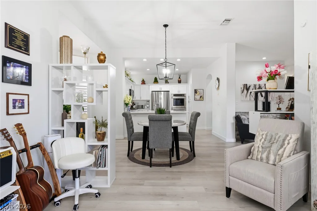 10001 Cresent Creek, Las Vegas, NV 89134