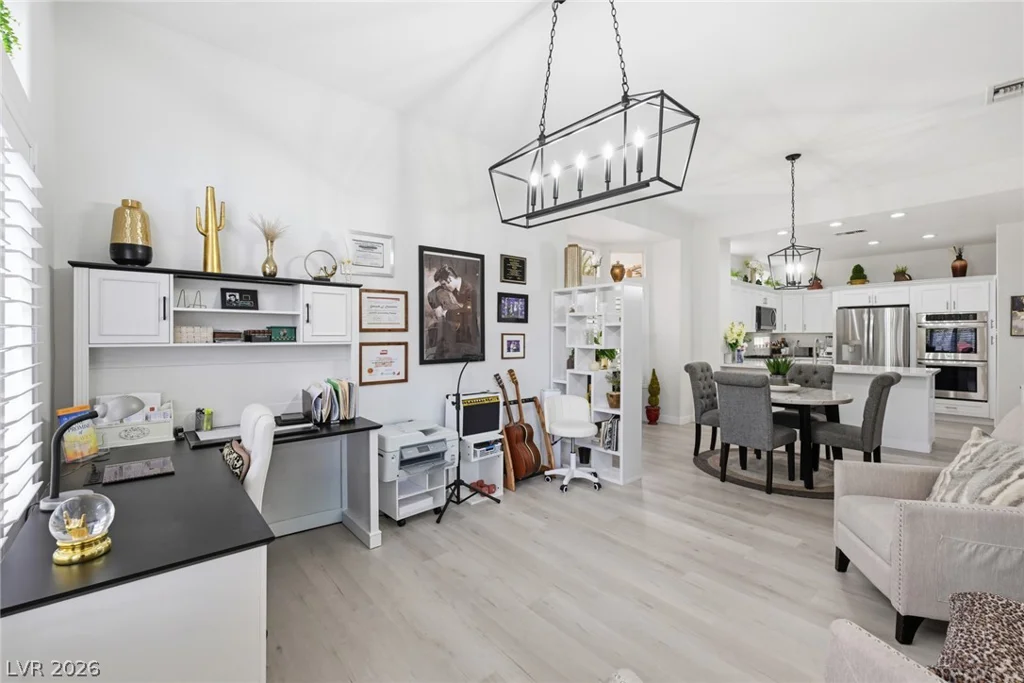 10001 Cresent Creek, Las Vegas, NV 89134