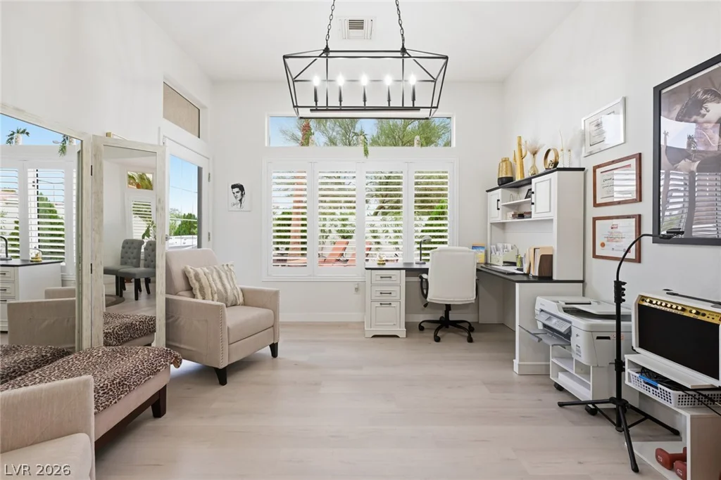 10001 Cresent Creek, Las Vegas, NV 89134