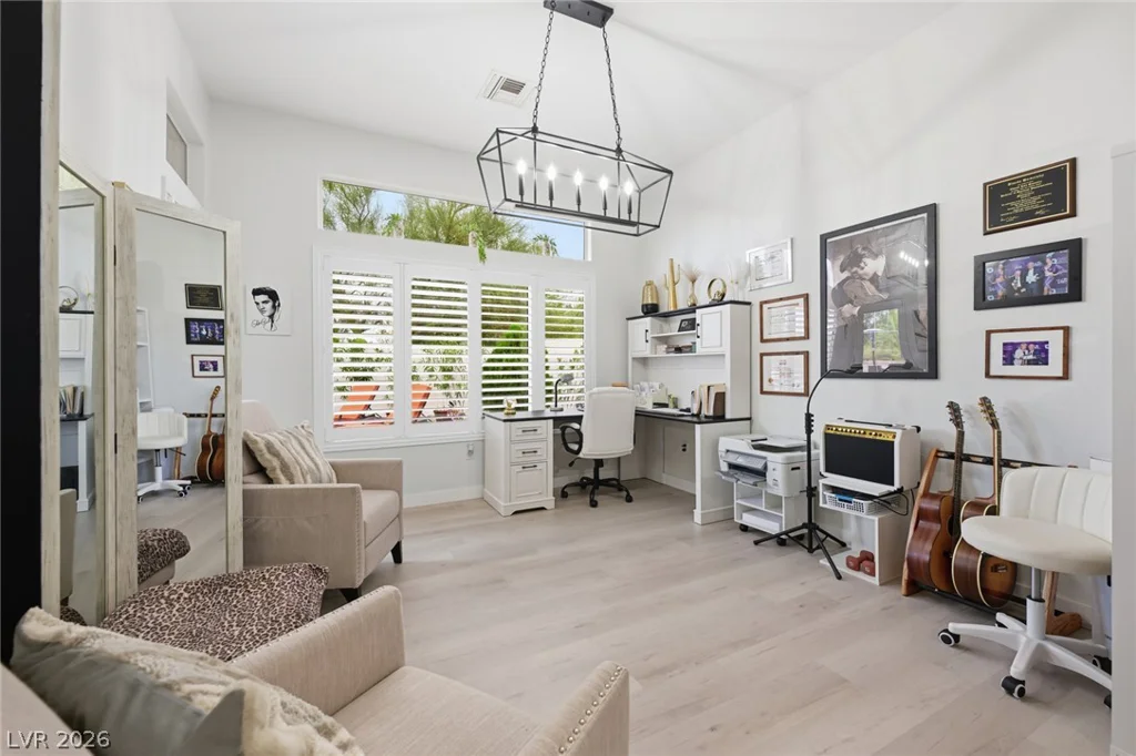 10001 Cresent Creek, Las Vegas, NV 89134