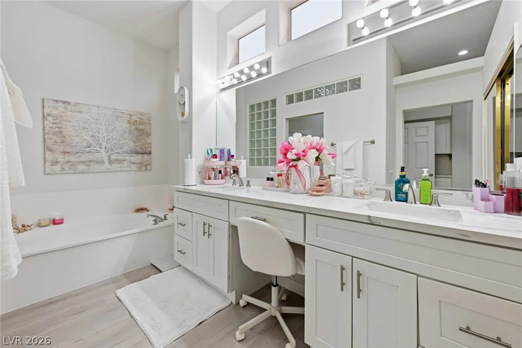 10001 Cresent Creek, Las Vegas, NV 89134