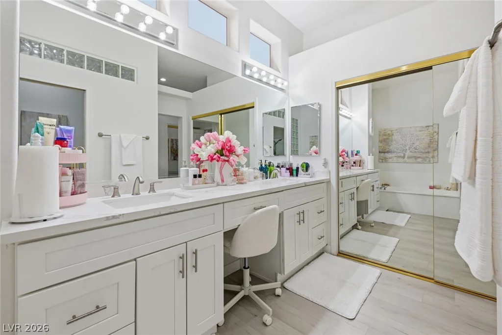 10001 Cresent Creek, Las Vegas, NV 89134