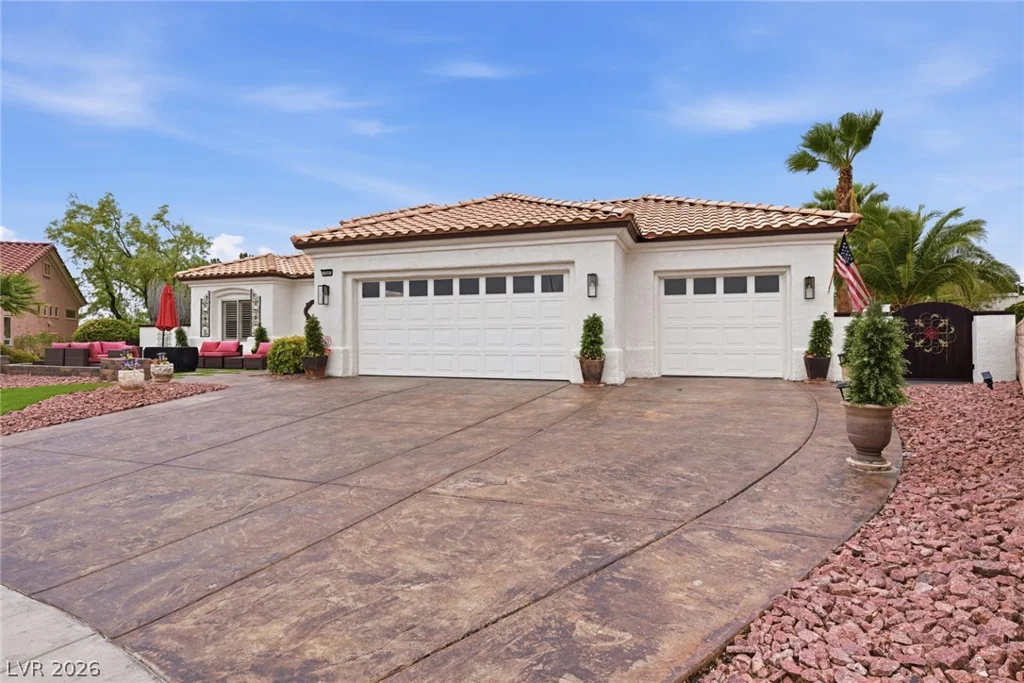 10001 Cresent Creek, Las Vegas, NV 89134