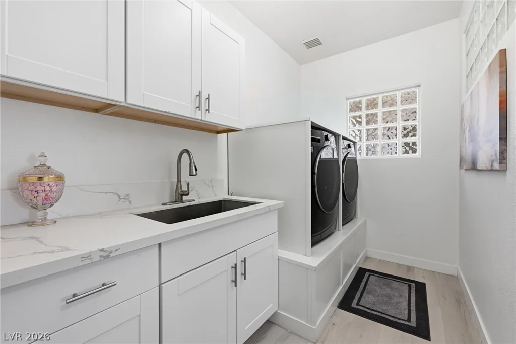 10001 Cresent Creek, Las Vegas, NV 89134