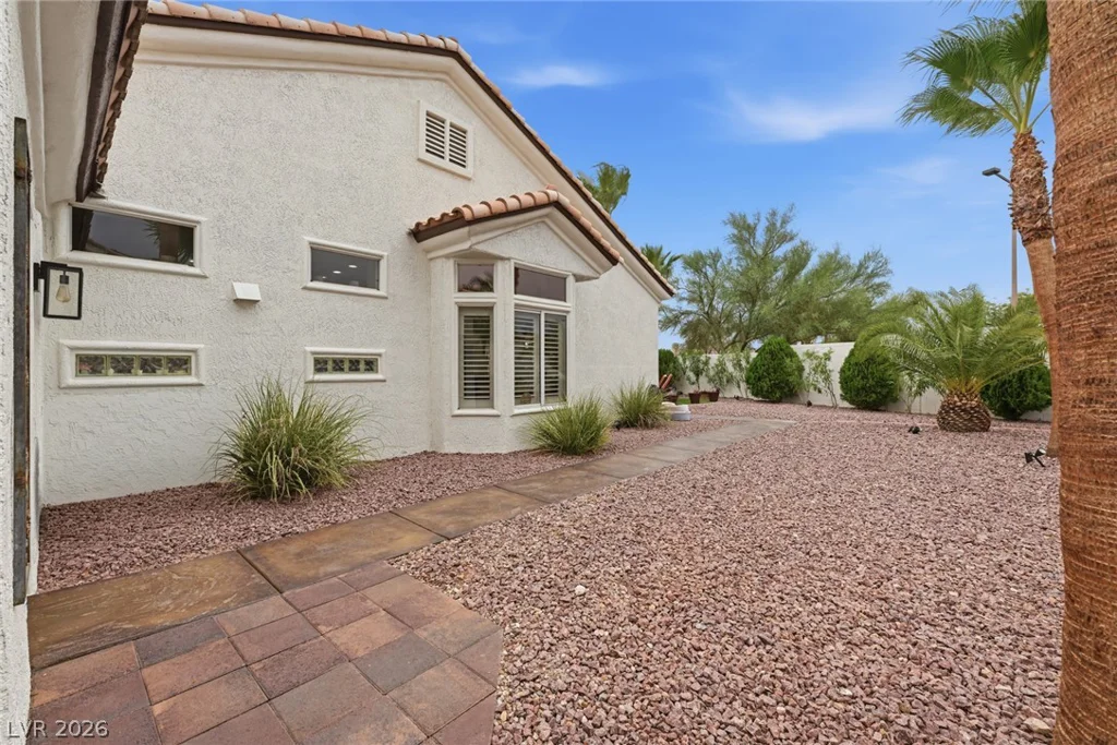 10001 Cresent Creek, Las Vegas, NV 89134
