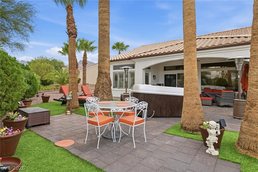 10001 Cresent Creek, Las Vegas, NV 89134