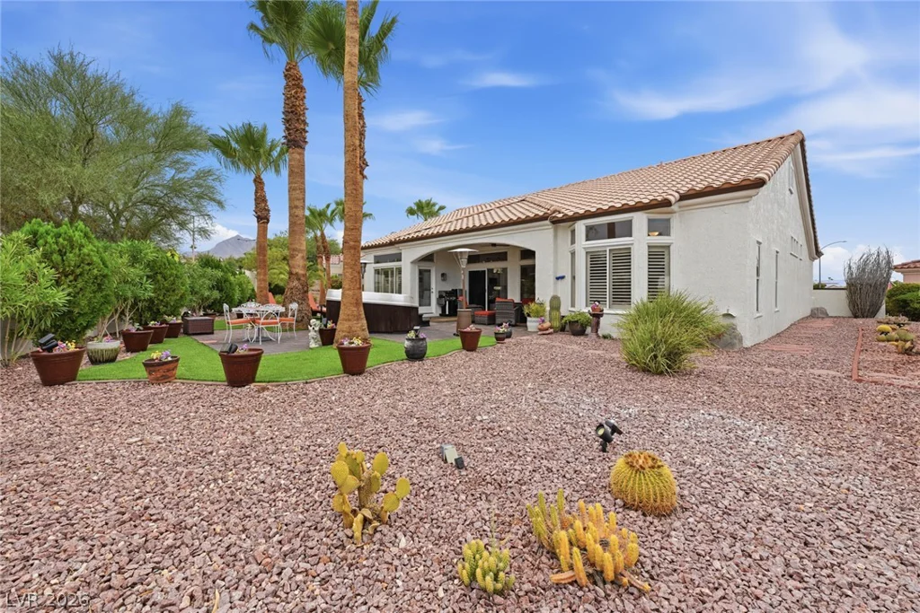 10001 Cresent Creek, Las Vegas, NV 89134