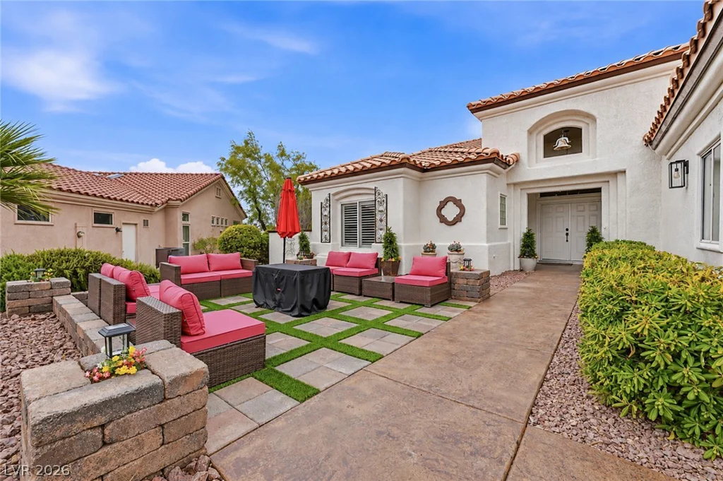 10001 Cresent Creek, Las Vegas, NV 89134