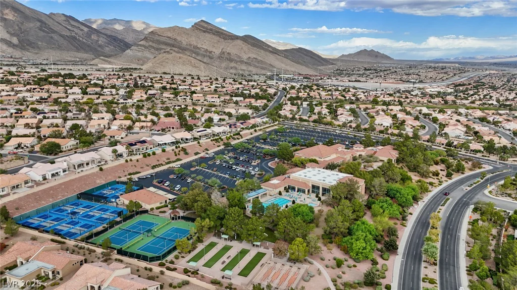 10001 Cresent Creek, Las Vegas, NV 89134