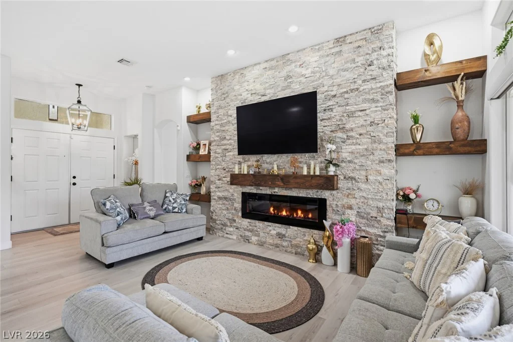 10001 Cresent Creek, Las Vegas, NV 89134