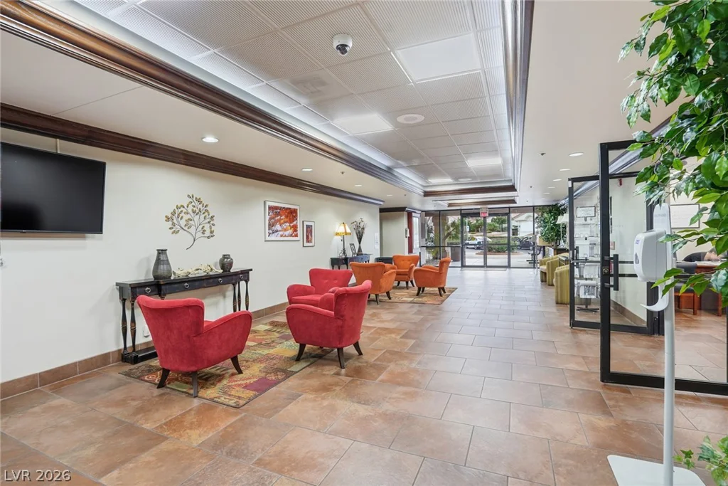 10001 Cresent Creek, Las Vegas, NV 89134