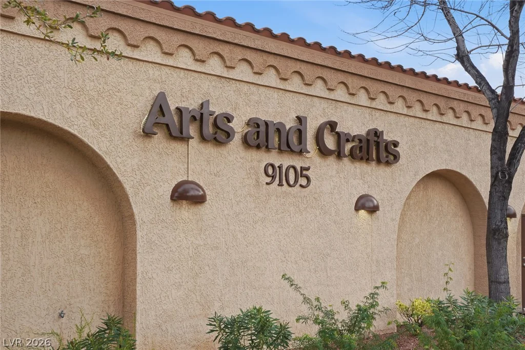 10001 Cresent Creek, Las Vegas, NV 89134