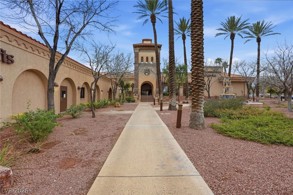 10001 Cresent Creek, Las Vegas, NV 89134