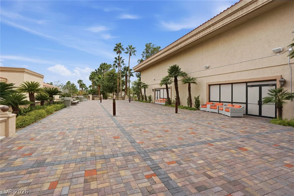 10001 Cresent Creek, Las Vegas, NV 89134