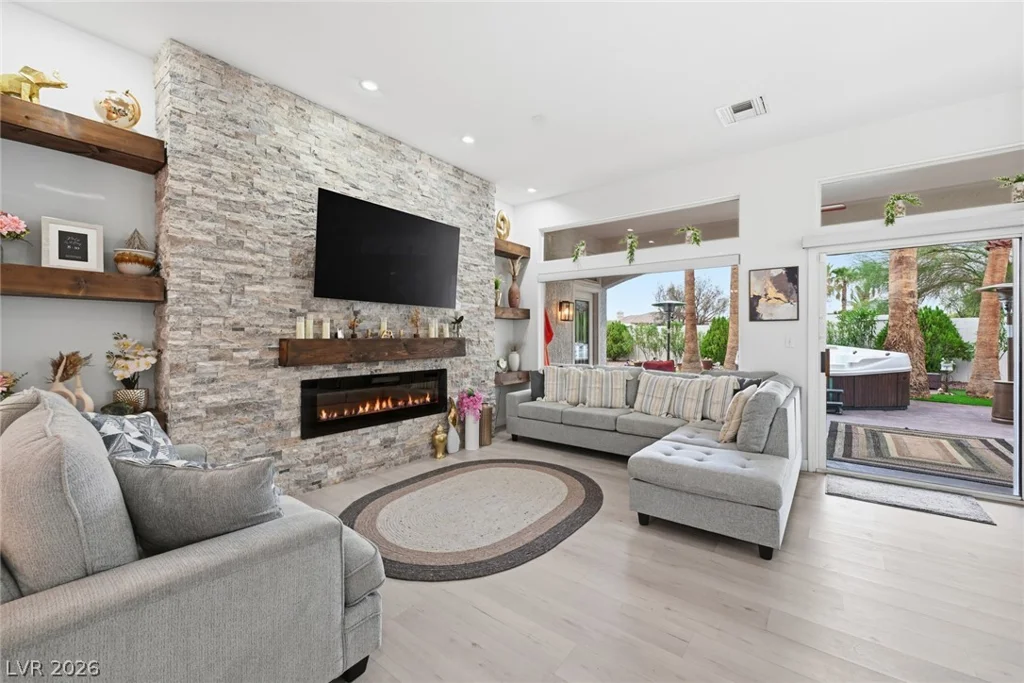 10001 Cresent Creek, Las Vegas, NV 89134