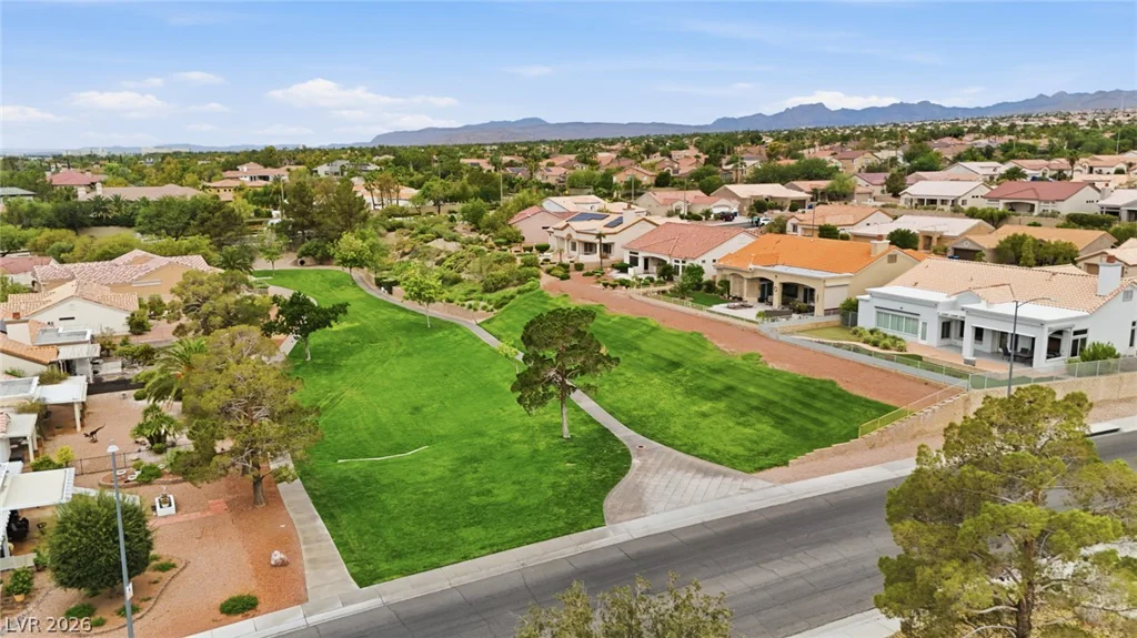10001 Cresent Creek, Las Vegas, NV 89134