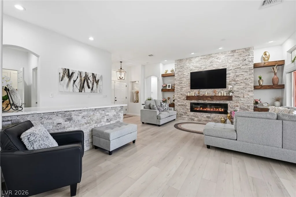 10001 Cresent Creek, Las Vegas, NV 89134