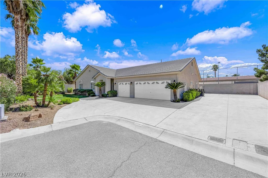 6003 Lone Creek, Las Vegas, NV 89103