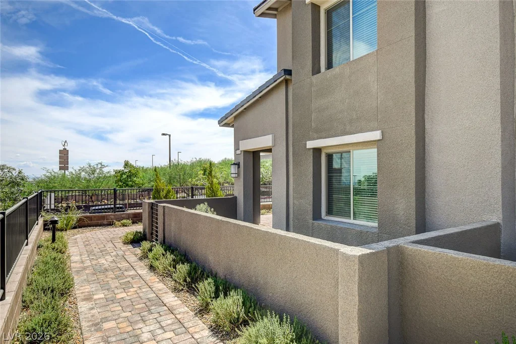 600 Carriage Hill, Las Vegas, NV 89138