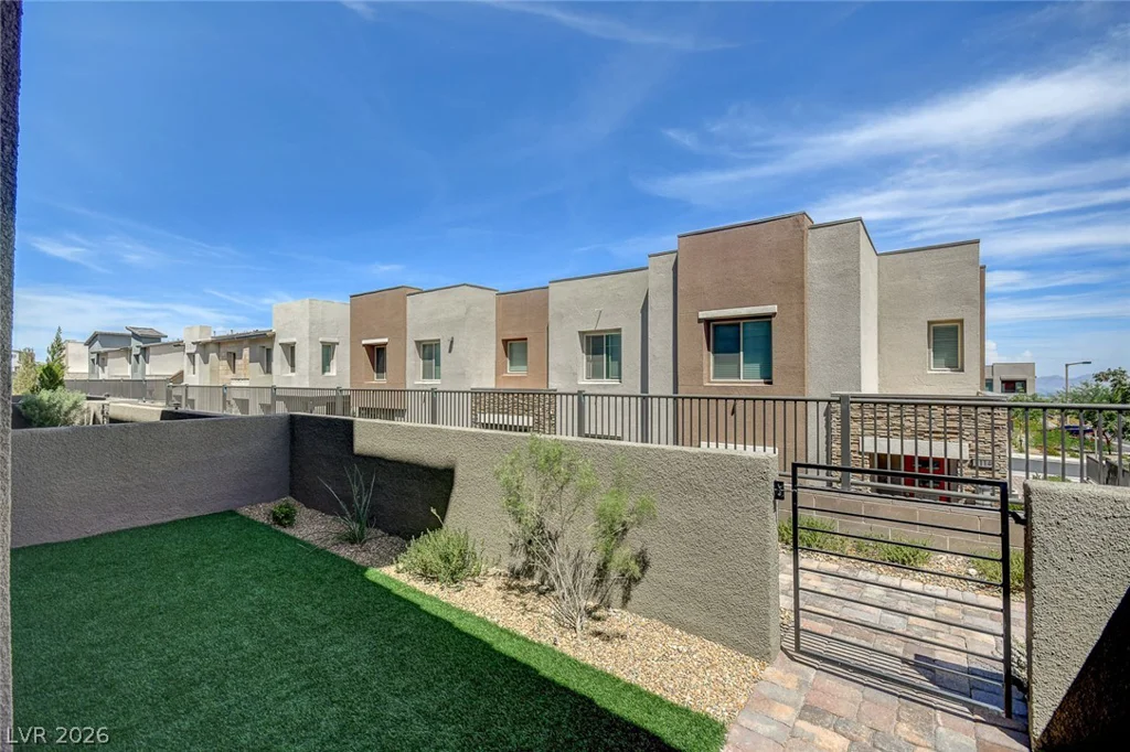 600 Carriage Hill, Las Vegas, NV 89138