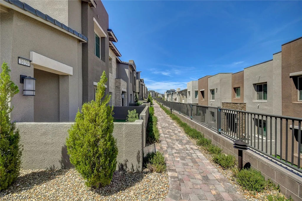 600 Carriage Hill, Las Vegas, NV 89138