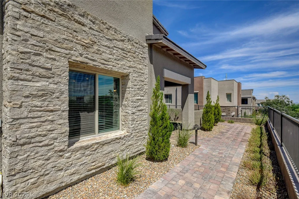 600 Carriage Hill, Las Vegas, NV 89138