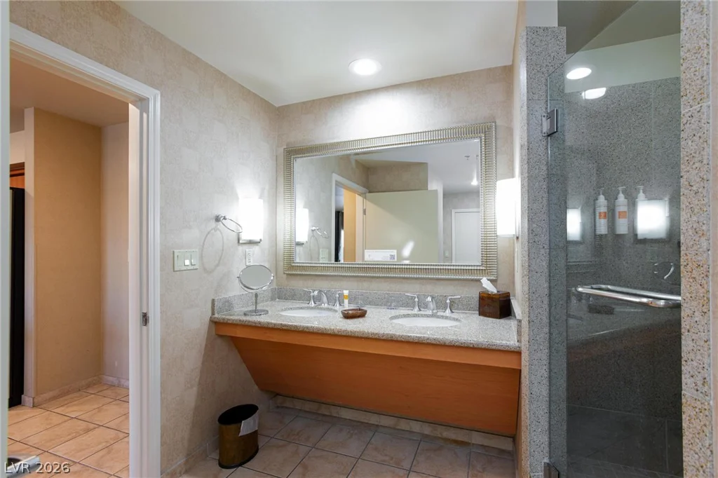 211 Flamingo, Las Vegas, NV 89169