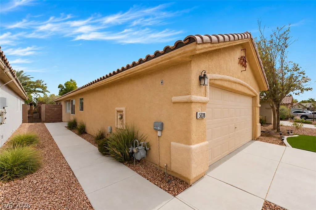 5698 Crowbush Cove, Las Vegas, NV 89122