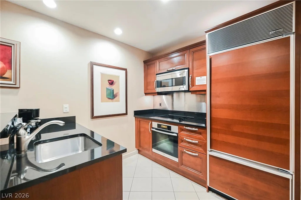 145 HARMON, Las Vegas, NV 89109