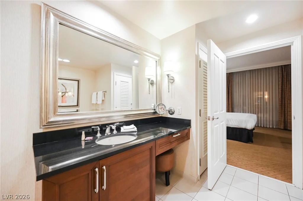 145 HARMON, Las Vegas, NV 89109