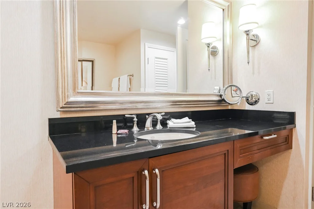145 HARMON, Las Vegas, NV 89109