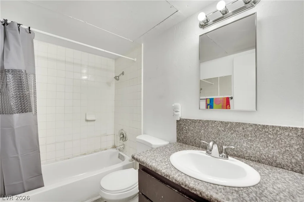 625 Royal Crest, Las Vegas, NV 89169