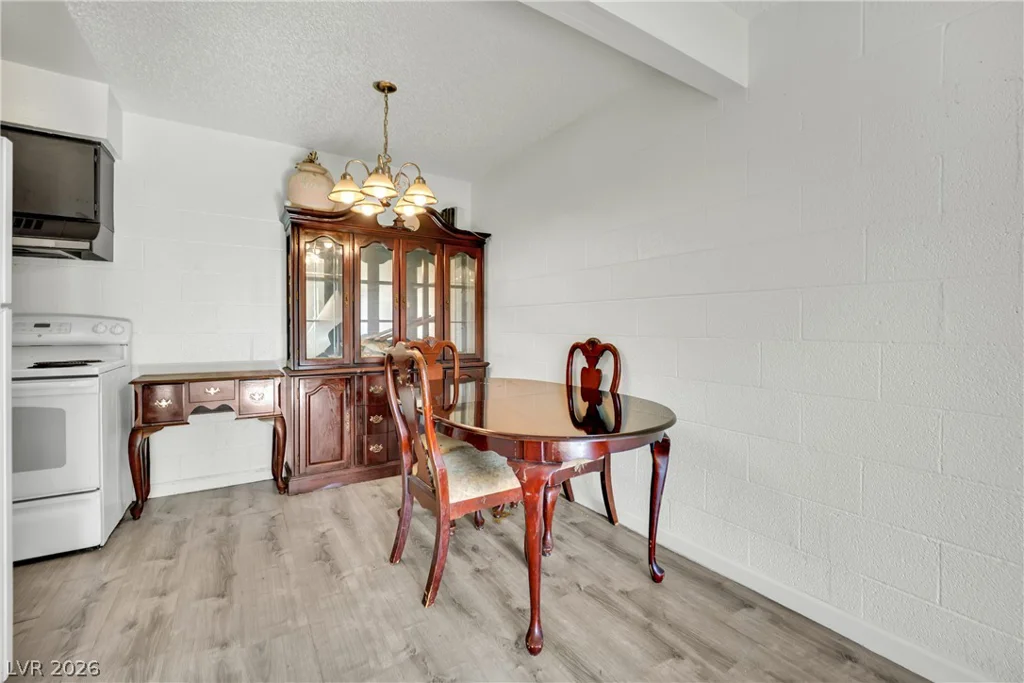 625 Royal Crest, Las Vegas, NV 89169